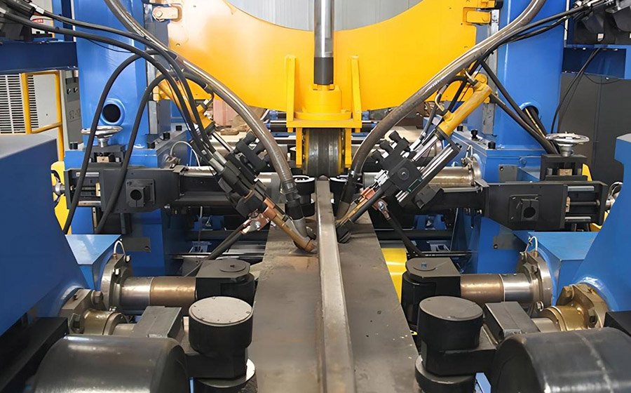 Intelligent welding straightening machine